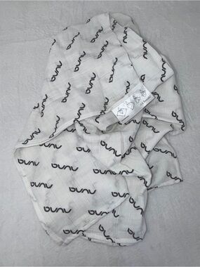 Nuna Exclusive SwaddleDesigns Muslin Swaddle Blanket Black Logo Print Rare